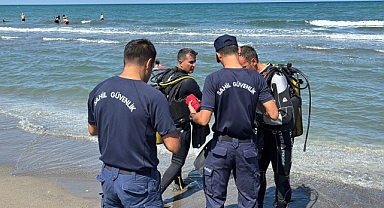 Samsun'da denize giren 2 gençten 1'i boğuldu, diğeri aranıyor