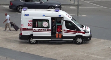 Samsun'da meydanda merdivenlerden düşen vatandaş hastanelik oldu