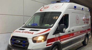 Sürücüsünün direksiyon hakimiyetini kaybettiği otomobil takla attı: 4 yaralı