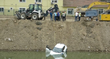 SUV araç ırmağa düştü, 3 kişi ölümden döndü