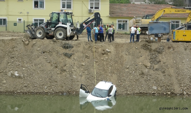 SUV araç ırmağa düştü, 3 kişi ölümden döndü