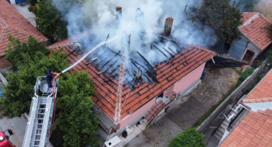 Tandırda yakılan ateş evi küle çeviriyordu