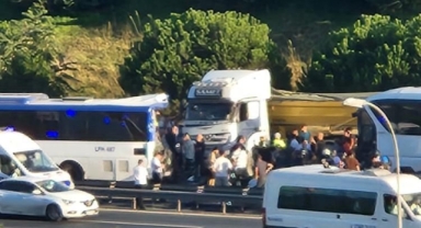 TEM Otoyolu'nda feci kaza: 1 ölü, 16 yaralı