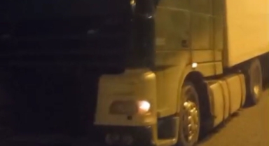 Tırın freni boşaldı, sürücünün soğukkanlılığı faciayı böyle önledi