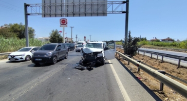  Tur Minibüsü Otobüse Arkadan Çarptı: 6 Yaralı