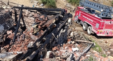 Yaylada Yangın Faciası: Aile Son Anda Kurtuldu, 1 Hayvan Telef Oldu