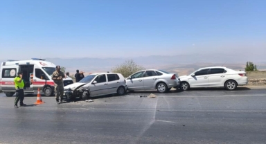 Zincirleme Trafik Kazasında 9 Kişi Yaralandı 