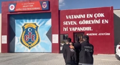 1 Kilodan Fazla Uyuşturucuyu Midelerinde Taşıdılar