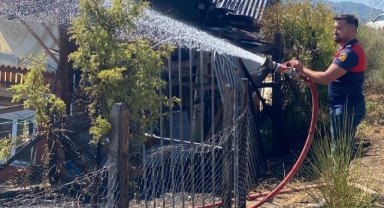 Anız yangını eve sıçradı