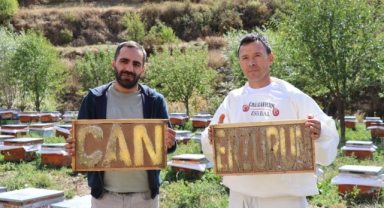 Arılar Yazı Yazıyor! Bal Üreticisinden Şaşırtan Eğitim Yöntemi!