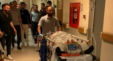 Asansör boşluğuna düşen genç yaralandı