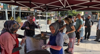 Bitmeyen depremlere karşı halk lokma döktürdü