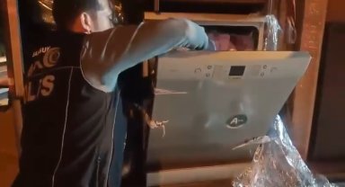 Bulaşık makinesine gizlenen 53 bin adet uyuşturcu hapı narkotik köpeği buldu