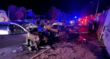 Çarpışan otomobiller hurdaya döndü: Feci kazada 8 kişi yaralandı