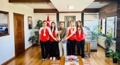 Espiye’den Avrupa Şampiyonluğu Gururu: Kaymakam Kavanoz Milli Takımı Kabul Etti