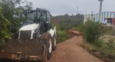 Eynesil’de Su Hattı Yenileme Çalışmaları Nedeniyle Yol Trafiğe Kapatıldı