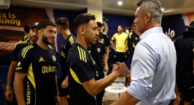 Fenerbahçe'nin yeni başkanı Sadettin Saran, futbol A takımıyla bir araya geldi