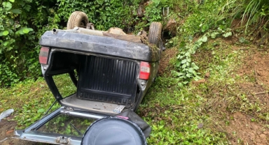 Freni patlayan Tofaş takla attı