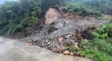 Giresun’da Heyelan Tehlikesi: Çanakçı’da Rekor Yağış, Köyler Ulaşıma Kapandı