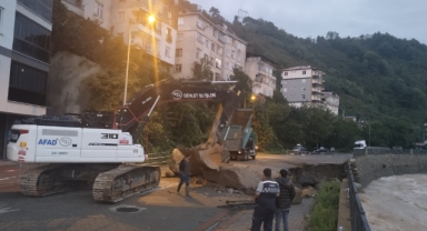 Giresun’da Sel ve Heyelan Sonrası Topyekûn Mücadele! 220 Araç ve 973 Personel Sahada