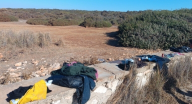Göçmen botundan denize düşen anne ve çocuğu hayatını kaybetti