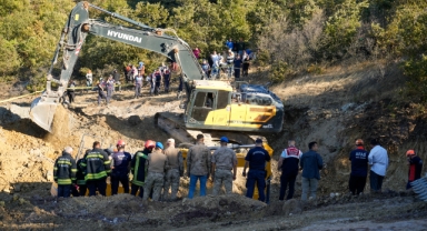 Göçük altında kalan çiftçilerin cansız bedenlerine ulaşıldı