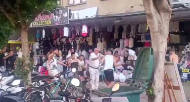 İngiliz turistler ile esnaf birbirine girdi: Taş ve sopalar havada uçuştu