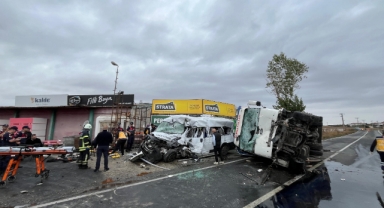 İşçi servisi ile kamyon çarpıştı: Çok sayıda yaralı var!
