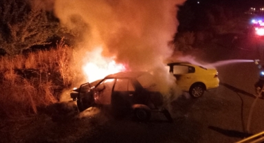 Kafa Kafaya Çarpışan Otomobiller Alev Aldı