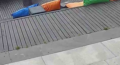 Kafenin eşyalarına zarar verdiler: O anlar güvenlik kamerasında