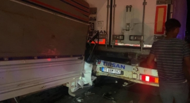 Kamyonet tıra arkadan çarptı: 1 ölü