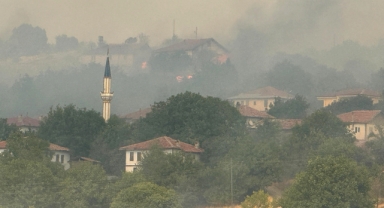 Karabük’ten Kastamonu’ya Sıçrayan Yangın Köye Ulaştı, Müdahale Sürüyor