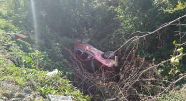 Kontrolden çıkan otomobil şarampole devrildi: 3’ü çocuk, 5 yaralı