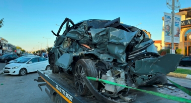 Mikserin çarptığı otomobil 4 araca çarptı: 2 çocuk yaralı