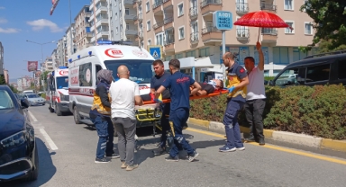 Motosikletin yayaya çarptığı kazada 2 kişi yaralandı