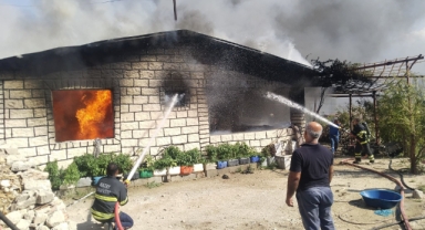 Müstakil ev alevlere teslim oldu