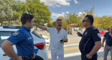 Öğrenci velisi okul müdürünü yumrukladı