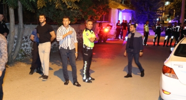 Önce komşusunu sonra annesi ile kardeşini ardından kendini vuran genç hayatını kaybetti