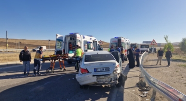 Otomobil ile tır çarpıştı, 4 kişi yaralandı