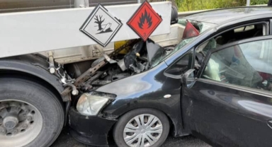 Otomobil tankere saplandı: 1 yaralı