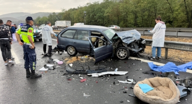 Otoyol kayak pistine döndü! Kazalarda 5 kişi hayatını kaybetti 