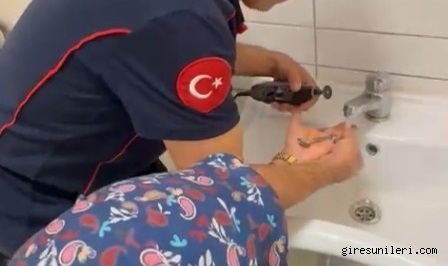 Parmağına yüzük sıkışan kadının yardımına itfaiye yetişti