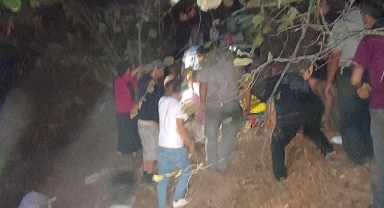 Pat pat uçuruma yuvarlandı: 8 yaralı