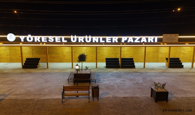 Piraziz’de Yöresel Ürünler Pazarı Gece Işıl Işıl Parlıyor
