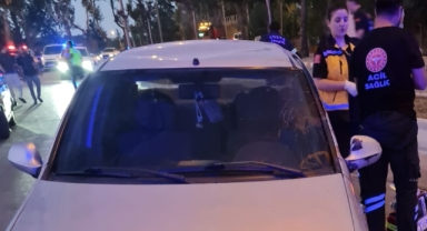 Refüje çarpan otomobilin sürücüsü hayatını kaybetti