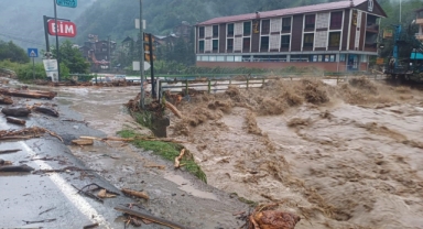 Rize'nin bir çok noktasına son 24 saatte 75 kg ve üstü yağış düştü