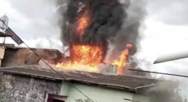 Samsun'da bir evin çatısında çıkan yangın hasara neden oldu
