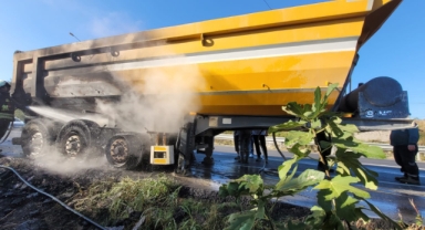 Samsun'da tırın lastiklerindeki yangın söndürüldü
