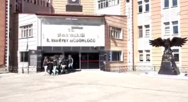 Sanal bahis iddiasıyla milyonluk vurgun yapan 3 kişi tutuklandı