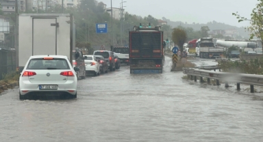 Şiddetli yağış ulaşımı aksattı